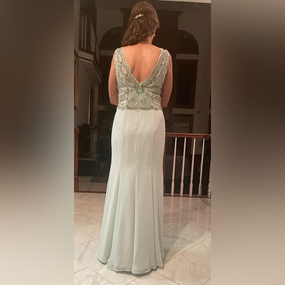 Terani couture size 4, green, beautifully beaded top . - Picture 2 of 2